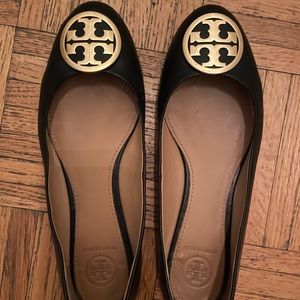 Tory Burch ballet flats almond toe shape black smooth leather gold logo SZ 7